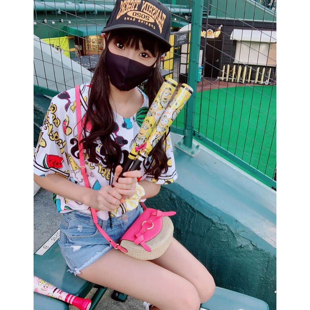 岡本怜奈さんのインスタグラム写真 - (岡本怜奈Instagram)「♡﻿ タイガースコーデ🐯⚾️👗💞﻿ ﻿ ﻿ newユニホーム✌️💕﻿ 　﻿ ﻿ 夏らしい柄がいっぱい❣️🍉🍦🍧🕶﻿ 可愛くて一目惚れ🥺💖﻿ ♡﻿ ♡﻿ #岡本怜奈 #れなたん #nmb48 #阪神タイガース﻿ #阪神 #タイガース #プロ野球 #野球﻿ #阪神タイガースファン #タイガース女子﻿ #虎子 #toraco#ユニホーム女子 #ユニホーム ﻿ #応援コーデ #野球女子 #甲子園 #阪神甲子園球場﻿ #happy #Instagood」8月7日 22時35分 - renatan1222