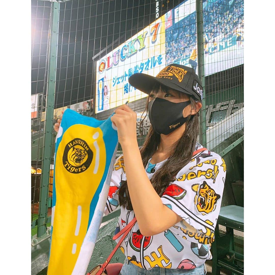 岡本怜奈さんのインスタグラム写真 - (岡本怜奈Instagram)「♡﻿ タイガースコーデ🐯⚾️👗💞﻿ ﻿ ﻿ newユニホーム✌️💕﻿ 　﻿ ﻿ 夏らしい柄がいっぱい❣️🍉🍦🍧🕶﻿ 可愛くて一目惚れ🥺💖﻿ ♡﻿ ♡﻿ #岡本怜奈 #れなたん #nmb48 #阪神タイガース﻿ #阪神 #タイガース #プロ野球 #野球﻿ #阪神タイガースファン #タイガース女子﻿ #虎子 #toraco#ユニホーム女子 #ユニホーム ﻿ #応援コーデ #野球女子 #甲子園 #阪神甲子園球場﻿ #happy #Instagood」8月7日 22時35分 - renatan1222