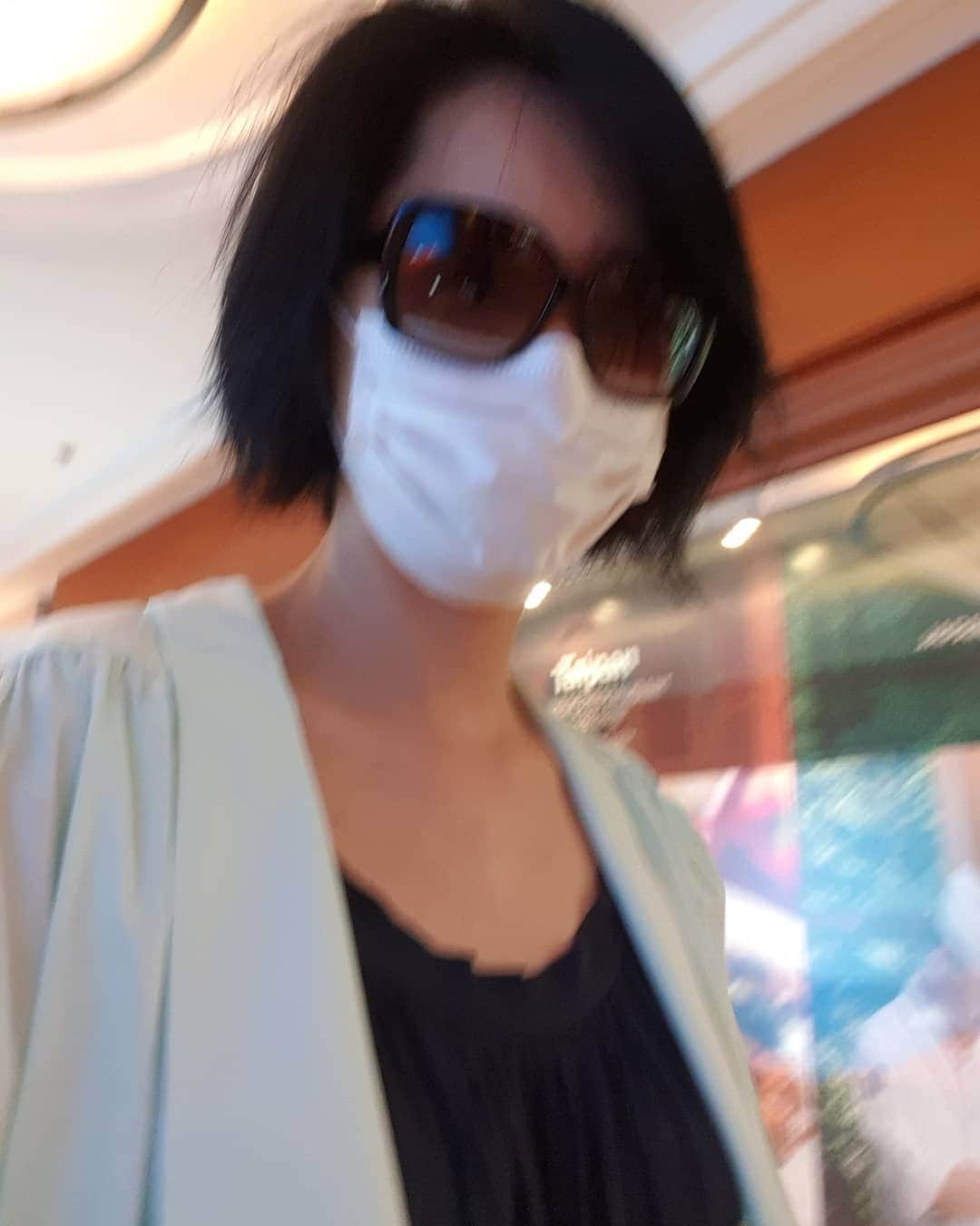 ユン・ジミンさんのインスタグラム写真 - (ユン・ジミンInstagram)「🎶🎶 흔들리는 꽃들속에서 네 샴푸향이 느껴진거야~~~~ . . #selfie」8月7日 22時42分 - yoonjiminhi