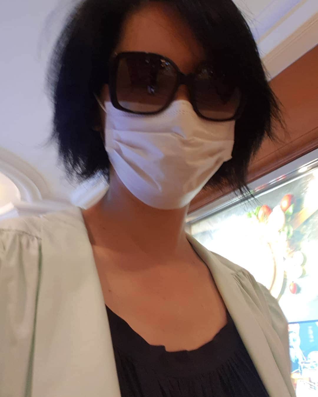 ユン・ジミンさんのインスタグラム写真 - (ユン・ジミンInstagram)「🎶🎶 흔들리는 꽃들속에서 네 샴푸향이 느껴진거야~~~~ . . #selfie」8月7日 22時42分 - yoonjiminhi