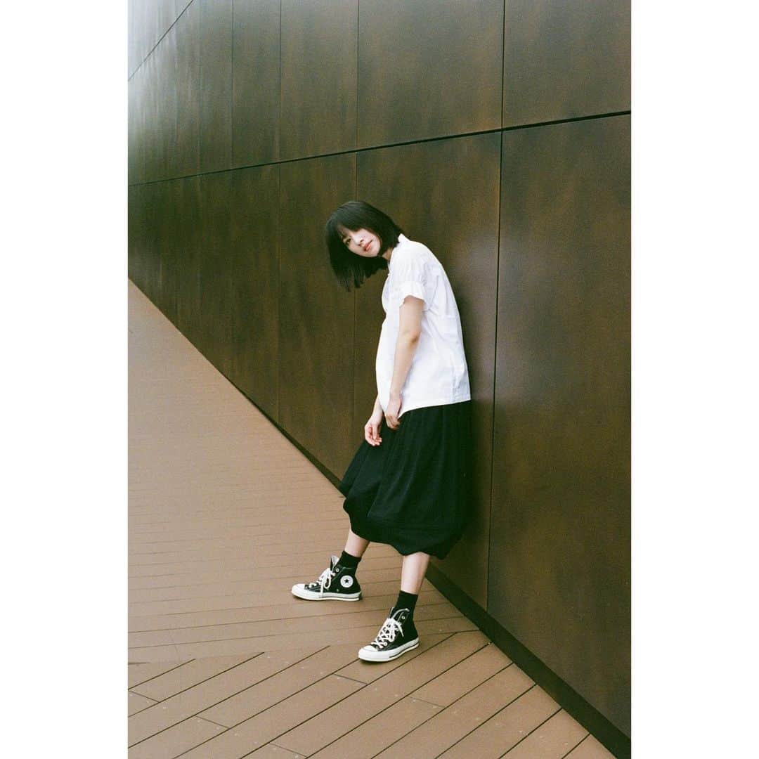 坂東希さんのインスタグラム写真 - (坂東希Instagram)「だいたいなんかスカして立ってると飛んでみて、とか言われる笑😂 #たのしい撮影 #坂東の散歩」8月7日 22時50分 - nozomibando_official
