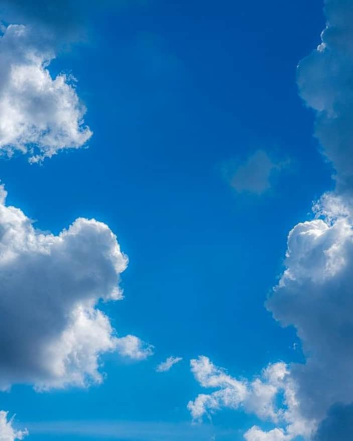 オーガニックバイジョンパトリックさんのインスタグラム写真 - (オーガニックバイジョンパトリックInstagram)「Feet on the ground, mind in the clouds. Summertime mood.  📷 @clouds.say.hello  #jporganic #organicbyjohnpatrick #skypallette #blueskies #clouds #headintheclouds #summermood #skyblue」8月7日 22時51分 - jporganic