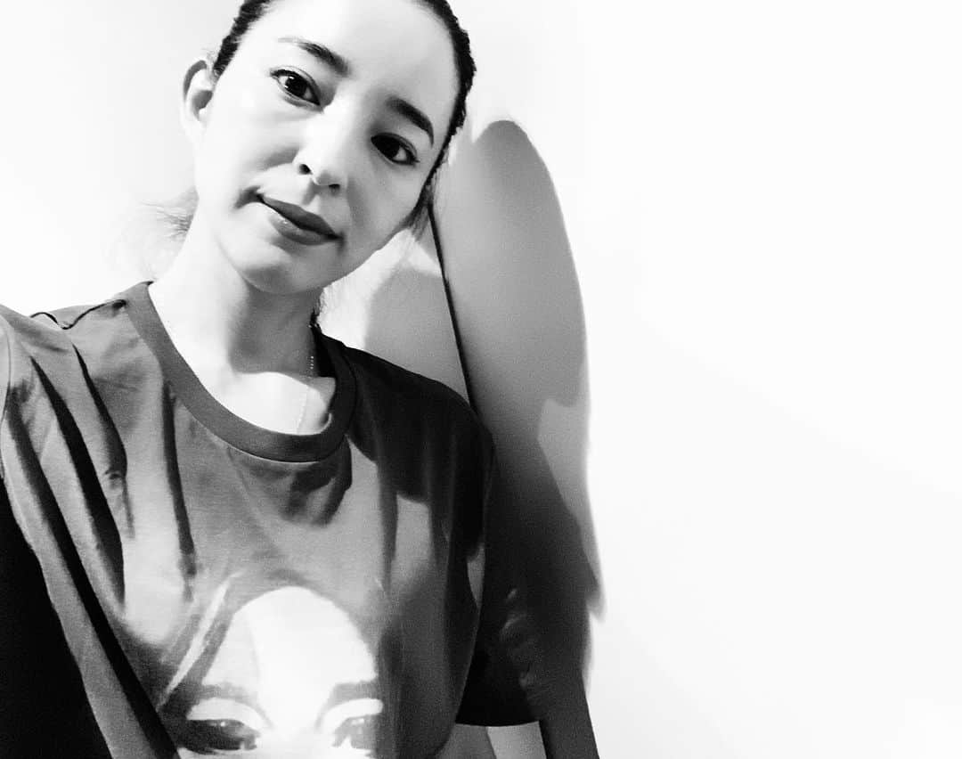 紺野千春のインスタグラム：「orderしたTshirt 早く届いたよ〜！  #tshirt#bethgibbons #2020#summer」