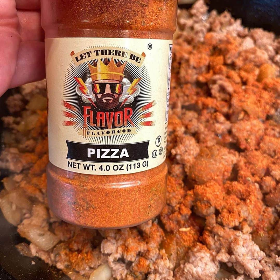Flavorgod Seasoningsさんのインスタグラム写真 - (Flavorgod SeasoningsInstagram)「PIZZA SKILLET⁠⠀ -⁠⠀ Customer:👉 @aketomyheart⁠⠀ Seasoned with:👉 #Flavorgod Pizza Seasoning⁠⠀ -⁠⠀ KETO friendly flavors available here ⬇️⁠⠀ Click link in the bio -> @flavorgod⁠⠀ www.flavorgod.com⁠⠀ -⁠⠀ Looking for a delicious appetizer or fun and easy dinner? A hot bubbly Pizza Skillet is a dip made with all the delicious pizza toppings. You can really customize this to your favorite pizza ♥️🍕⁠⠀ .⁠⠀ Recipe inspiration by @ketoassbih♥️⁠⠀ .⁠⠀ 1 lbs ground Italian sausage⁠⠀ Chopped onions⁠⠀ 1 8oz block of cream cheese⁠⠀ 1/2 cup marinara or spaghetti sauce⁠⠀ Pizza seasoning by Flavor God⁠⠀ Mozzarella cheese⁠⠀ Mushrooms⁠⠀ Pepperoni⁠⠀ .⁠⠀ Sauté the onions and the sausage together until fully cooked. Add the tomato sauce to fully incorporate with the sausage. Then add the cream cheese to melt into the sausage. Top with mozzarella cheese, pepperoni and sautéd mushrooms. Bake in a preheated 375 degree oven for 20 minutes until bubbly! I added fresh basil before serving. I love using Cut da Carb chips to dip as well as bell peppers. Enjoy!⁠⠀ -⁠⠀ Flavor God Seasonings are:⁠⠀ 💥 Zero Calories per Serving ⁠⠀ 🙌 0 Sugar per Serving⁠⠀ 🔥 #KETO & #PALEO Friendly⁠⠀ 🌱 GLUTEN FREE & #KOSHER⁠⠀ ☀️ VEGAN-FRIENDLY ⁠⠀ 🌊 Low salt⁠⠀ ⚡️ NO MSG⁠⠀ 🚫 NO SOY⁠⠀ 🥛 DAIRY FREE *except Ranch ⁠⠀ 🌿 All Natural & Made Fresh⁠⠀ ⏰ Shelf life is 24 months⁠⠀ -⁠⠀ #food #foodie #flavorgod #seasonings #glutenfree #mealprep #seasonings #breakfast #lunch #dinner #yummy #delicious #foodporn」8月7日 23時03分 - flavorgod
