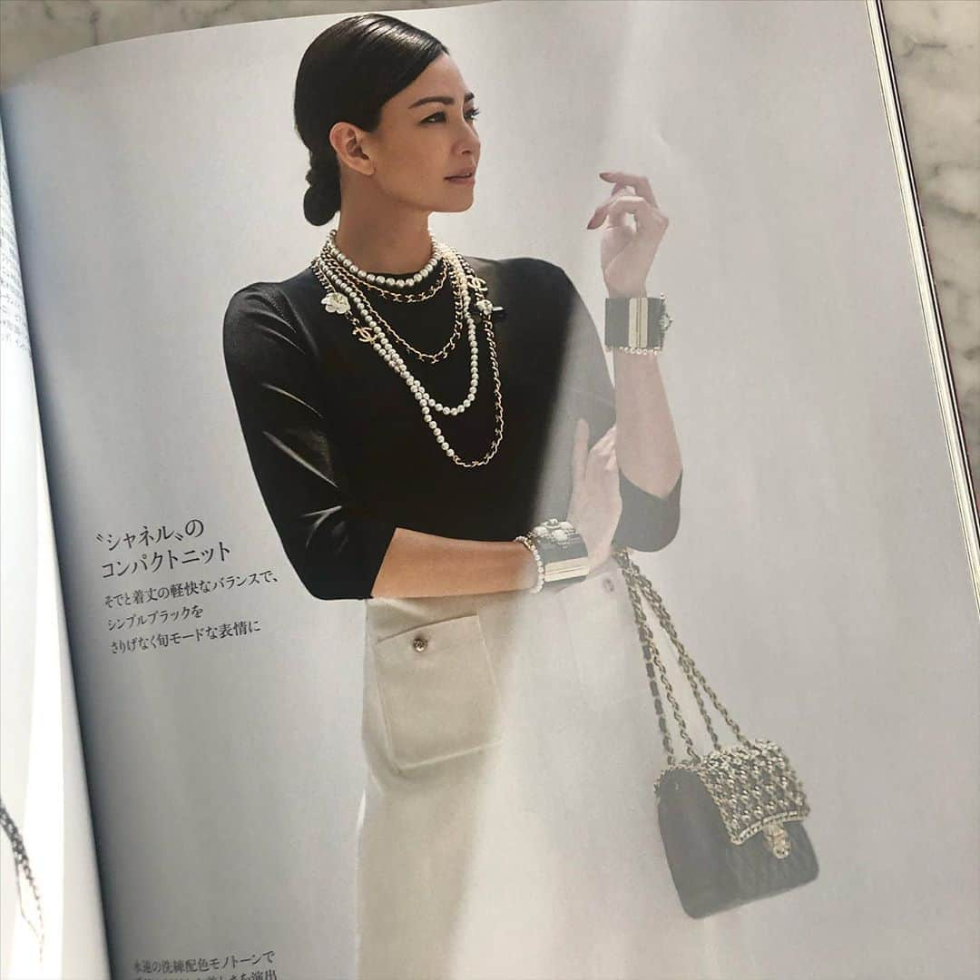 高橋リタさんのインスタグラム写真 - (高橋リタInstagram)「Precious9月号 ＊おしゃれな女はスライド黒 スタイリング担当しました。お時間あるときにご覧頂けたら嬉しいです♪  @precious.jp」8月8日 8時28分 - jojopon