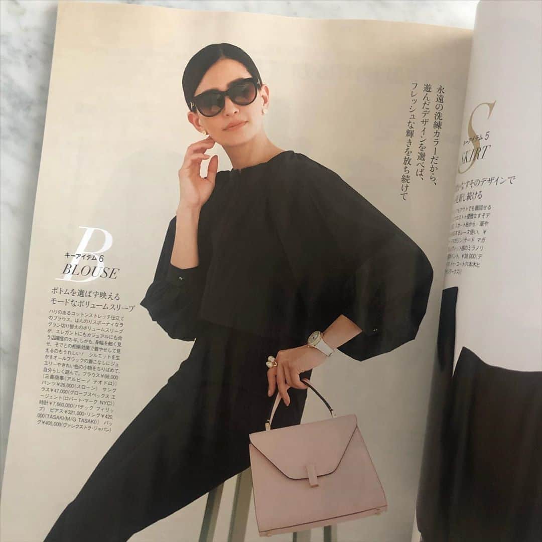 高橋リタさんのインスタグラム写真 - (高橋リタInstagram)「Precious9月号 ＊おしゃれな女はスライド黒 スタイリング担当しました。お時間あるときにご覧頂けたら嬉しいです♪  @precious.jp」8月8日 8時28分 - jojopon