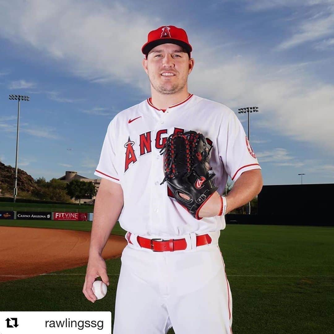 Rawlings Japanさんのインスタグラム写真 - (Rawlings JapanInstagram)「#Repost @rawlingssg with @get_repost ・・・ Happy Birthday to Mike Trout! The 🐐 turns 29 today! #TeamRawlings #Angels #Trout #HappyBirthday @rawlings_japan_llc」8月8日 8時29分 - rawlings_japan_llc