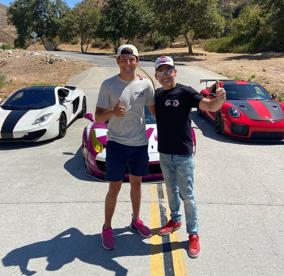スティーブのインスタグラム：「It’s gonna be hard to say goodbye to the countless friends and acquaintances we have made over the last 20 years living here in Southern California. I will really miss you and invite you to come visit me in Texas!! And don’t forget To follow my YouTube channel to follow my big move across the country!! We gots lot of cars and man cave to move!! Luckily we got @plycontransportationgroup and @plycarjp on it for us!! Thank you everyone’s and hope to see you this last month I am in town!! Picture with @surreyengineering tuned cars. James is a great guy who you guys should get to know for your tunes!!」