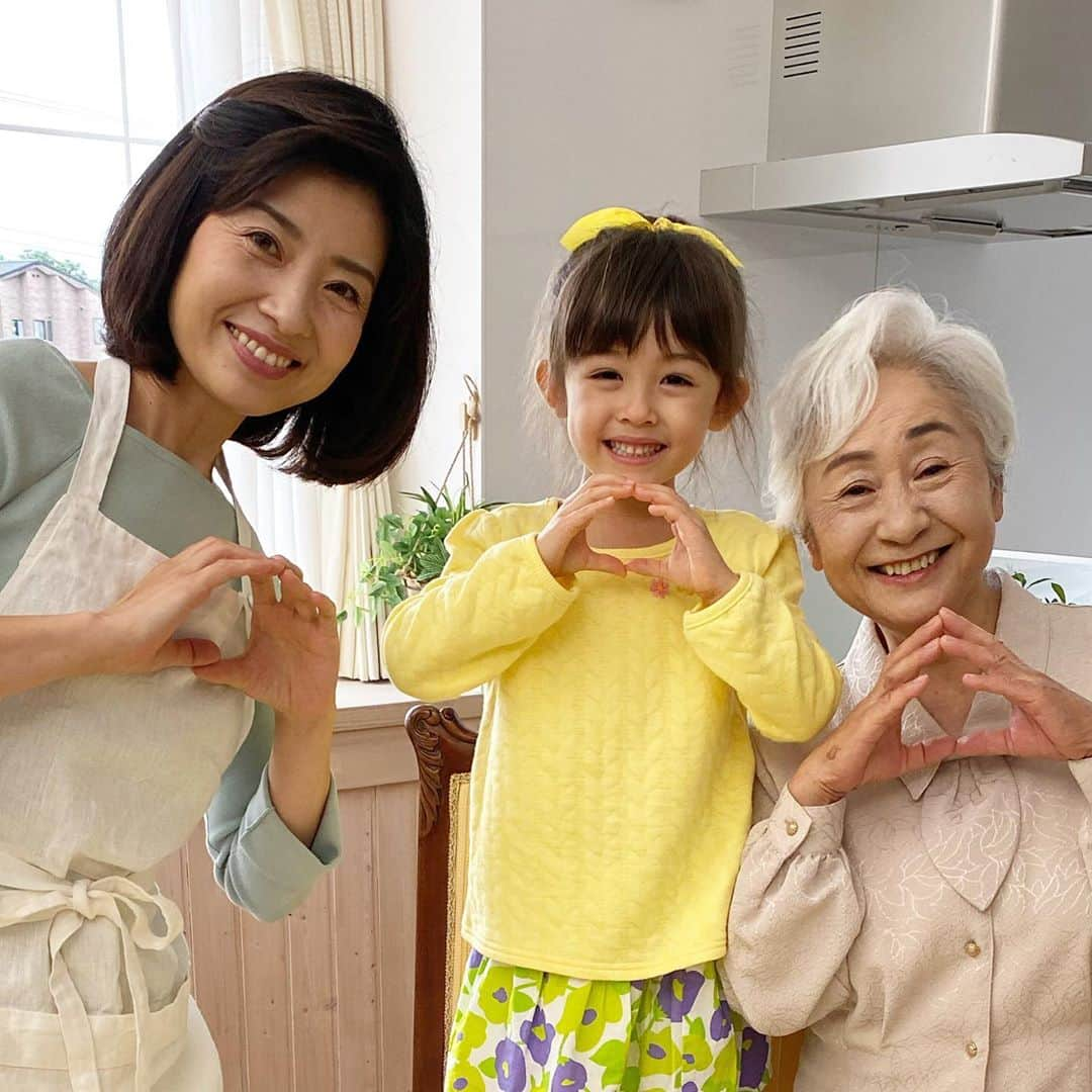 アレン明亜莉クレアさんのインスタグラム写真 - (アレン明亜莉クレアInstagram)「𖦊ັ ・ おはようございます🍋 福島県の銘菓🍋 柏屋さんの「檸檬」のCMが 新しくなりました〜💓 ・ 頑張ったのでぜひご覧ください🍋 YouTubeで見れます〜 ストーリーズでシェアしますね！ ・ ・ そして「檸檬」のタルト🥧 美味しいんです〜 ・ お取り寄せもできます〜 ・ ぜひ食べてみて欲しいです🍋 @kashiwaya1852 さん ・ ・ ・ #柏屋 さん #檸檬 #タルト #美味しい #福島県 #銘菓 #福島県銘菓 #福島県銘菓柏屋の檸檬 #メアリーちゃん」8月8日 8時54分 - mary.2015c