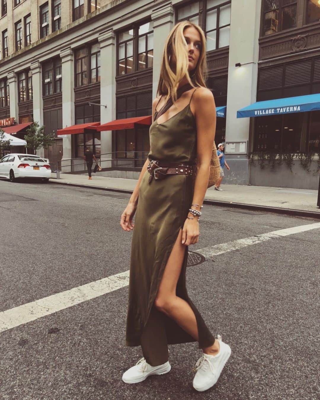 ダニジョーのインスタグラム：「Strolling into the weekend like 🍃 @katebock in the Army Slip and #armparty #dannijogirls」