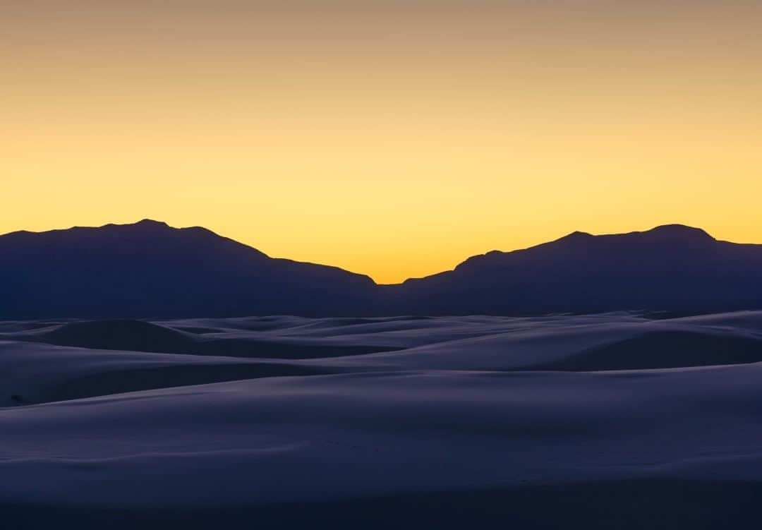 National Geographic Travelさんのインスタグラム写真 - (National Geographic TravelInstagram)「Photo by @michaelclarkphoto  The last light of the day streams into the sky above White Sands National Park near Alamogordo, New Mexico. #newmexico」8月8日 9時04分 - natgeotravel