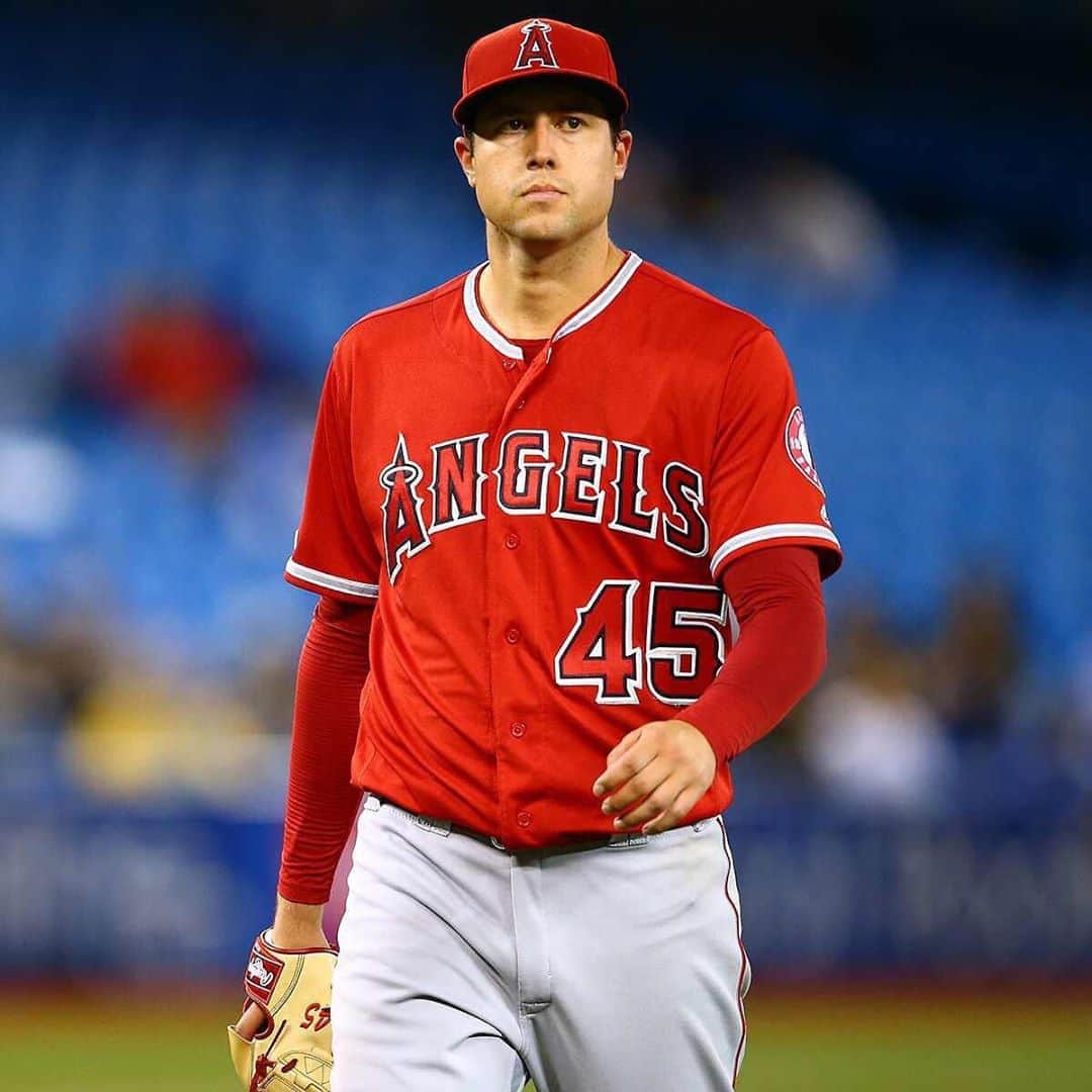 E! Onlineさんのインスタグラム写真 - (E! OnlineInstagram)「A former Angels employee has been charged in connection to the tragic death of pitcher Tyler Skaggs. Link in bio for what's been revealed through the investigation thus far. (📷: Getty)」8月8日 9時16分 - enews
