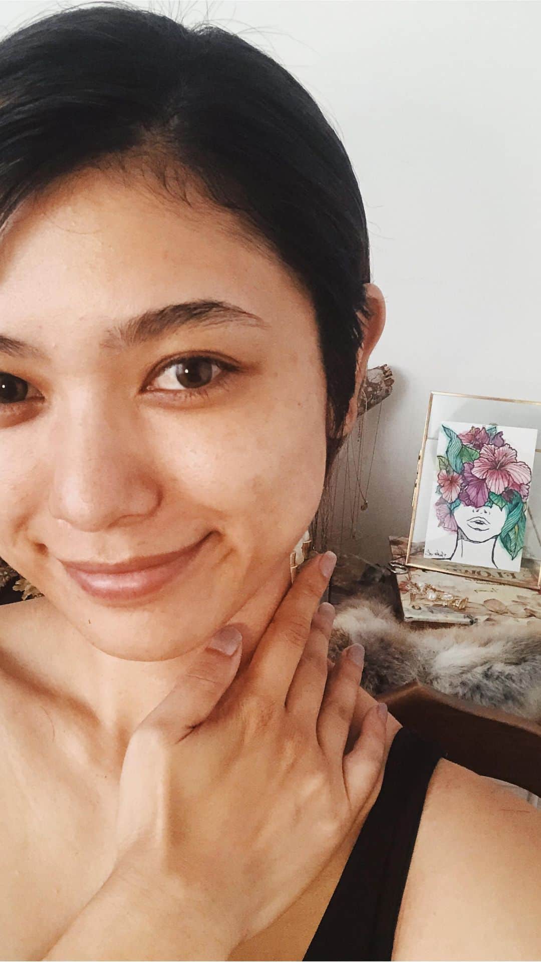 金城優華のインスタグラム：「DMで質問が多かったスキンケア事情。 愛用品と色々な美容プロから教えて頂いたスキンケア方法をLIVE配信させていただきました。 また、金城朝のルーティーン。 横隔膜ほぐし&呼吸法も紹介してますので ストレス社会に生きる皆さまに少しでもリラックス情報お届け出来ればと思ってます。 お役に立てたら幸いです。」