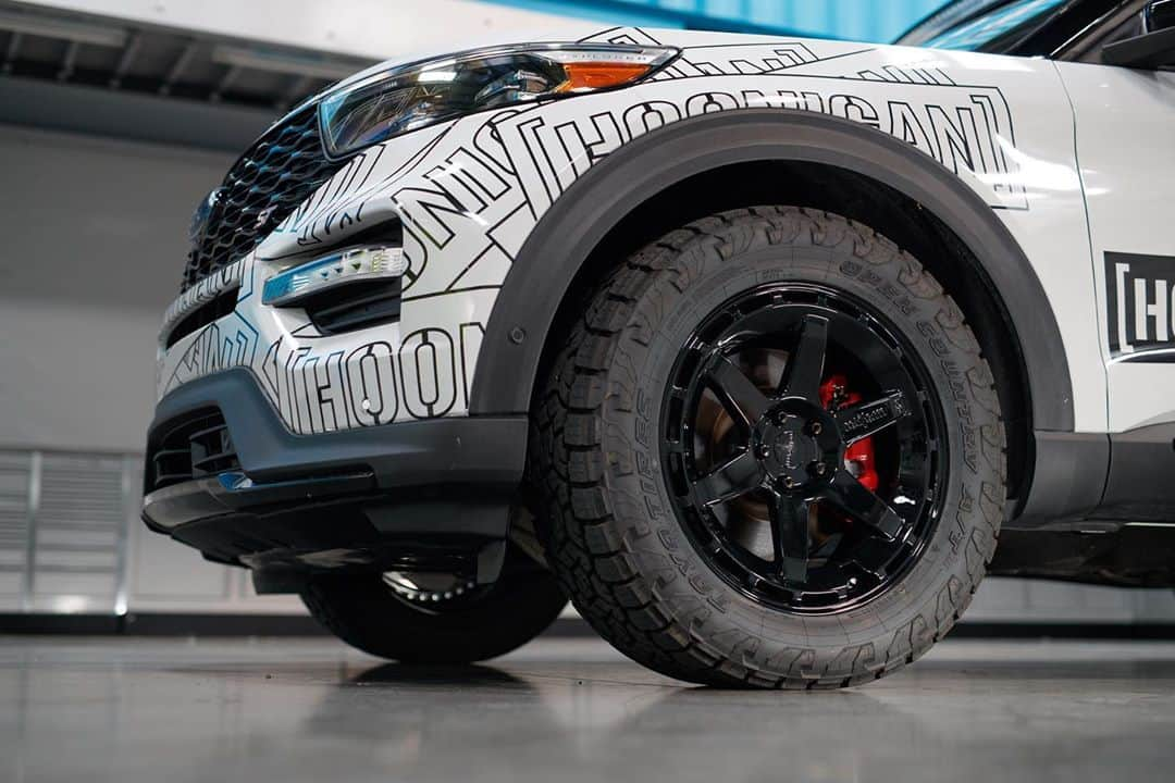 ケン・ブロックさんのインスタグラム写真 - (ケン・ブロックInstagram)「A few of my favorite details as seen on my brand new signature wheels: the KB1 by @Rotiform, and the Block by @FuelOffroad. Hit the link in my bio to see how we made these just via texts and some rad wheel design tech.   PS - these are just samples, but we’ll have pre-orders on these wheels coming to http://CarcaineSupply.com this fall! #detailoriented」8月8日 9時23分 - kblock43