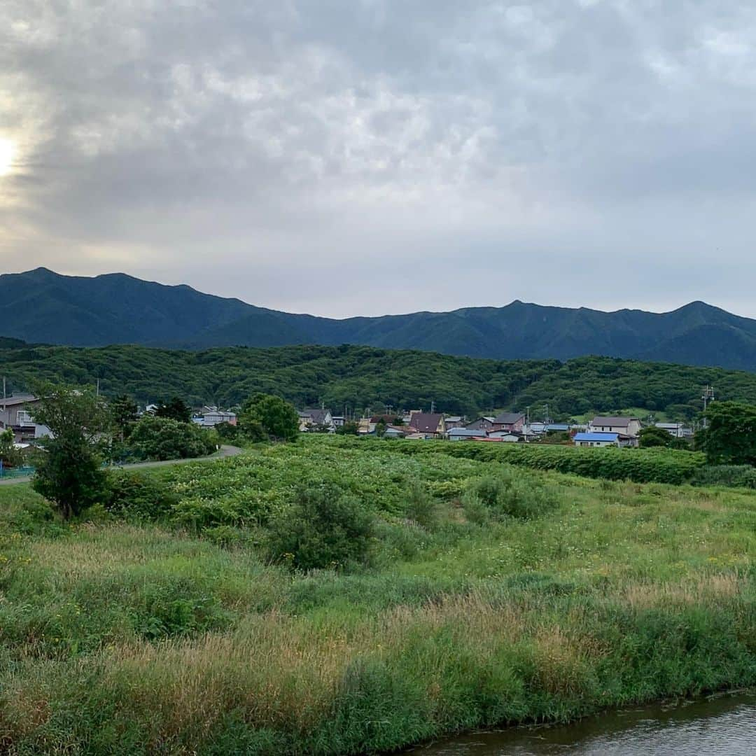 北海道様似町東京事務所さんのインスタグラム写真 - (北海道様似町東京事務所Instagram)「様似町からです  From Samani  #アポイ岳#日高山脈#日高山脈襟裳国定公園 #様似川#田舎の風景 #田舎#田舎暮らし#適疎#適当に疎のある暮らし 自然#自然が好きな人と繋がりたい  #登山#mountain #山 #ジオパーク #写真#写真好きな人と繋がりたい  #登山好きな人と繋がりたい #アポイ岳ジオパーク #geopark #samani #hokkaido #japan  #北海道#様似町」8月8日 9時29分 - samanitokyo