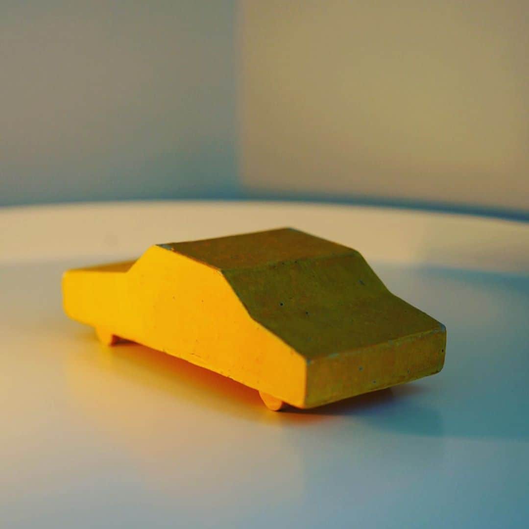 奇妙礼太郎さんのインスタグラム写真 - (奇妙礼太郎Instagram)「#car #yellow #矢尾板克則  #porcelain  #陶器   @utsuwa_shoken」8月8日 9時30分 - reitaro_strange