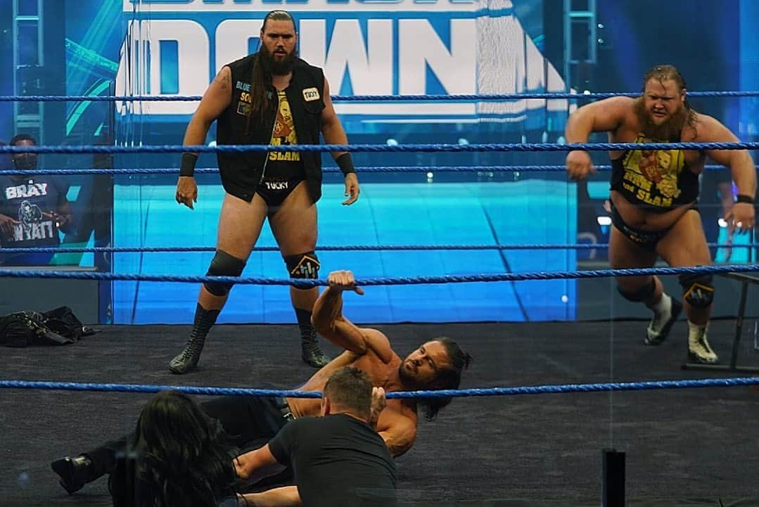 WWEさんのインスタグラム写真 - (WWEInstagram)「#HeavyMachinery has had enough of @mikethemiz @johnhennigan & @sonyadevillewwe! #SmackDown」8月8日 9時42分 - wwe