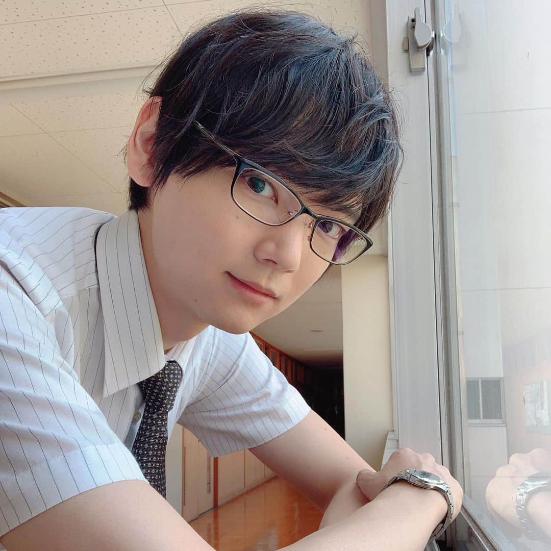 古川雄輝のインスタグラム：「#ドラマイズム  「#荒ぶる季節の乙女どもよ 。」  #山岸知明　役  9月8日〜放送 MBS 24:59 TBS 25:28  #山田杏奈 #玉城ティナ #横田真悠 #畑芽育 #田中珠里 #井上瑞稀 (#HiHiJets ) #古川雄輝 #yukifurukawa #ミロ先生 #メガネ #先生」