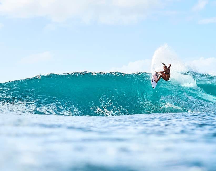 レイキー・ピーターソンのインスタグラム：「Honolulu Bay 2019 // cant wait to get back here.  Photo- @williekessel」