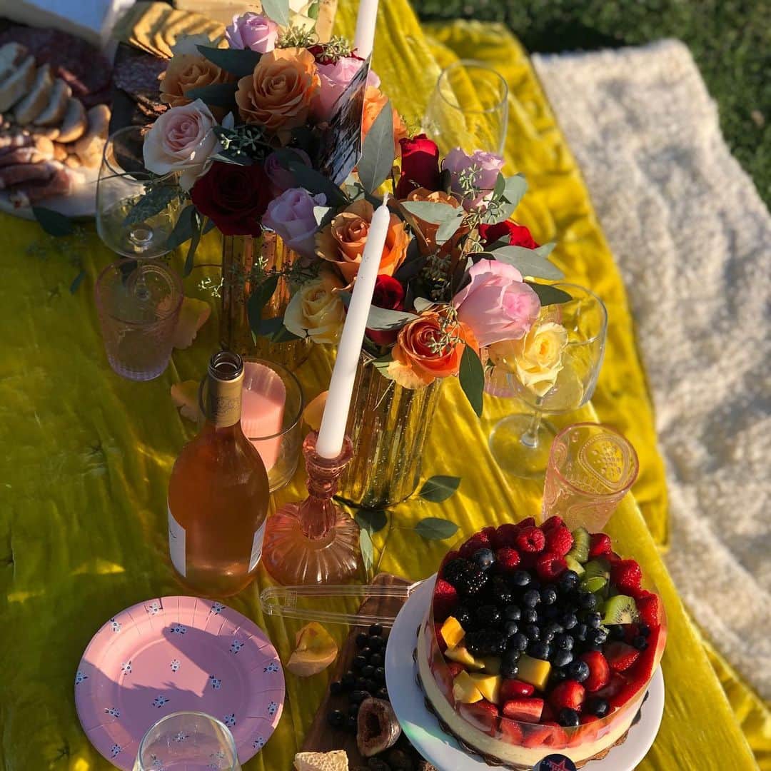 サマンサ・ドロークのインスタグラム：「About yesterday’s sunset. 🤍」