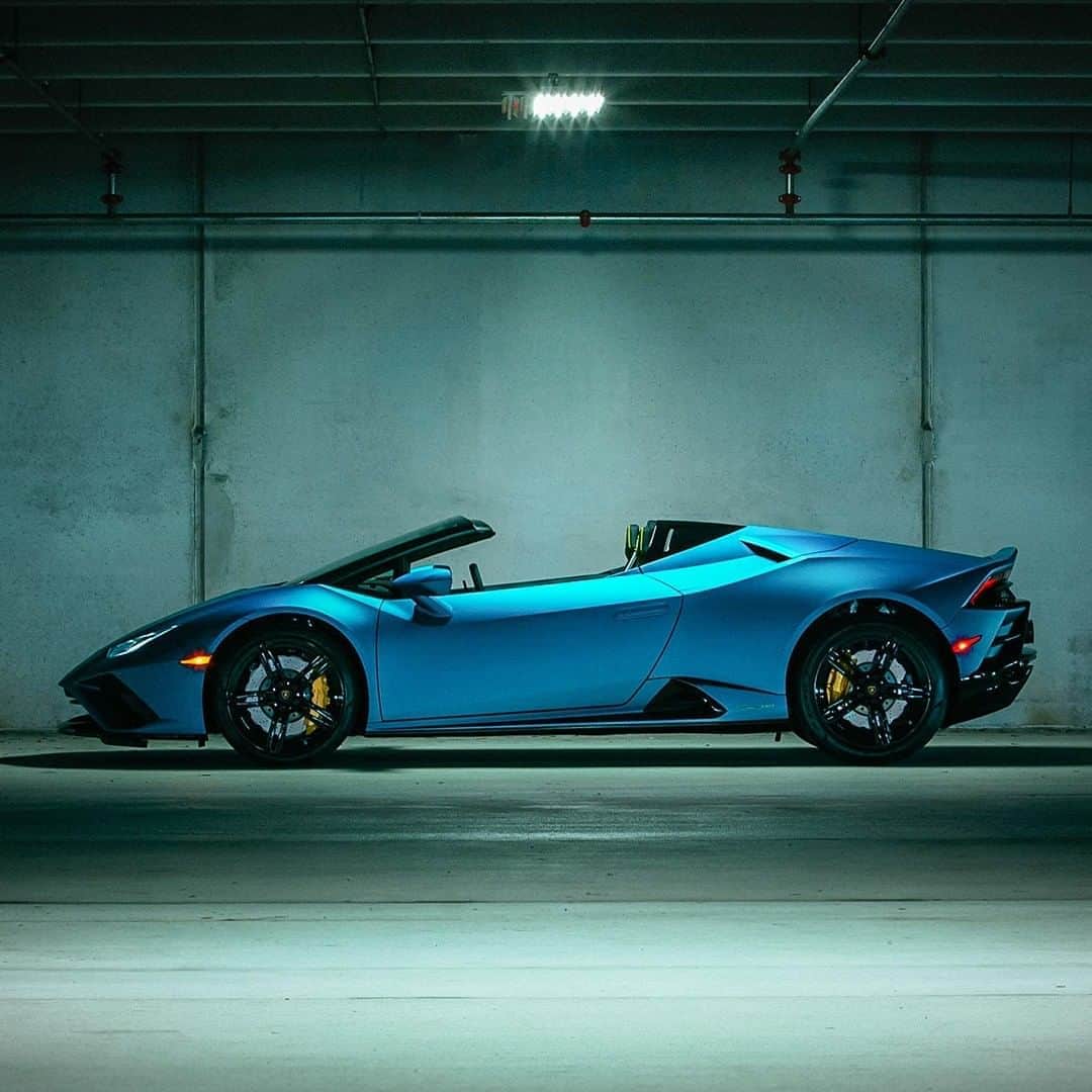 ランボルギーニさんのインスタグラム写真 - (ランボルギーニInstagram)「Let’s focus on beauty and speed. Let’s focus on Huracán EVO RWD Spyder.  #Lamborghini #HuracanEVORWDSpyder #LightsOnLamborghini #Miami」8月8日 1時00分 - lamborghini