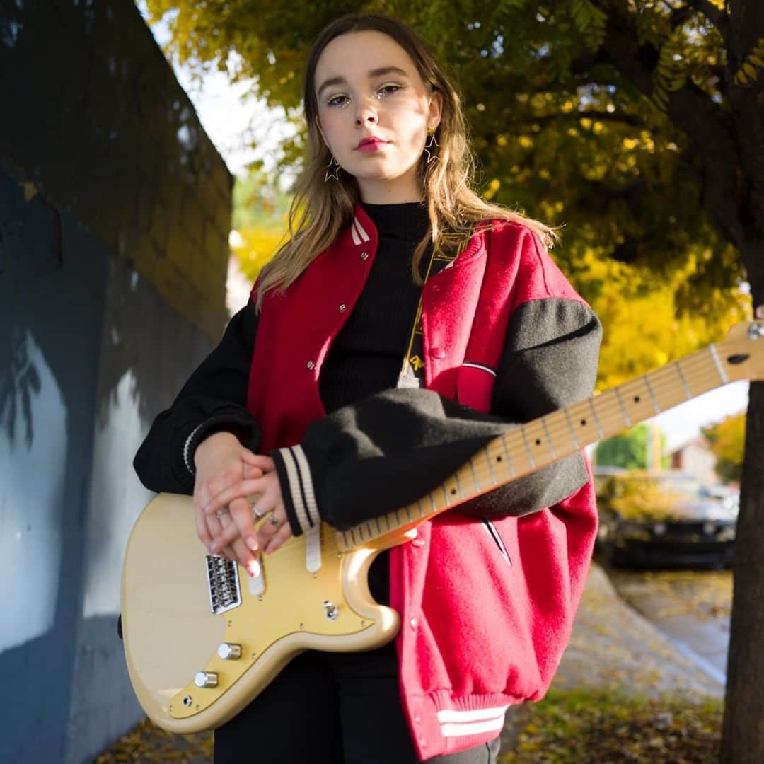 Fender Guitarさんのインスタグラム写真 - (Fender GuitarInstagram)「"A Fender is legendary. It does everything you need it to do.” – @lydianight of @theregrettesband  From the growling rock and jangly surf tones of the Duo-Sonic to the loose feel of our small but mighty Mustang Bass, Fender offsets are the unsung heroes of the underground. Click the link in bio to learn more about the newest additions to the Player Series lineup.」8月8日 1時00分 - fender