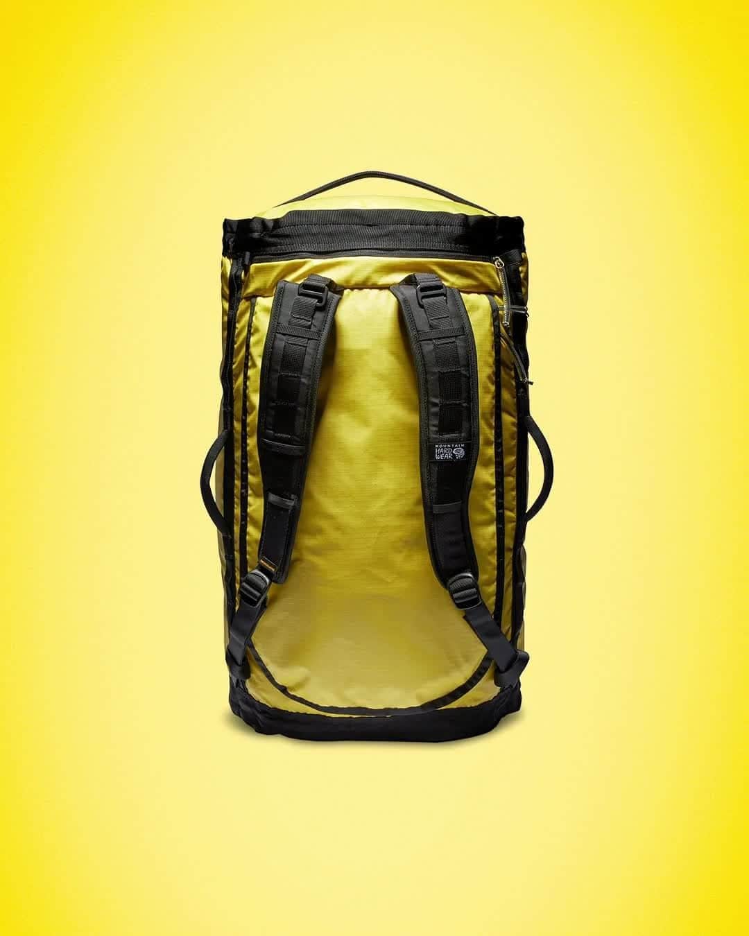 マウンテンハードウェアのインスタグラム：「Top to bottom⏤front to back, the Camp 4 Duffel harnesses the most durable materials to protect your belongings while on the road or in the air.」
