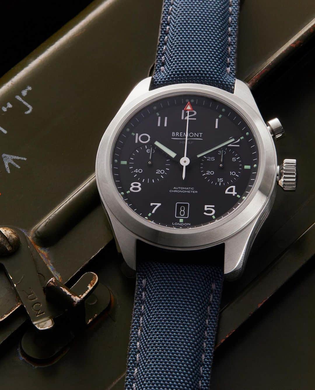 のインスタグラム：「With both versions approved by Her Majesty's Armed Forces, do you prefer the Arrow on a strap or bracelet?⁠⠀ ⁠⠀ The Bremont Arrow nods to the @ministryofdefence @royalairforceuk and sits alongside the Argonaut and the Broadsword, inspired by the @royalnavy and @britisharmy respectively, in our Armed Forces Collection. Engineered with the utmost integrity, the Arrow is steadfastly accurate, durable and legible. ⁠⠀ ⁠⠀ Tap the images to see the full Armed Forces Collection on strap or bracelet.⁠⠀ ⁠⠀ #bremont #bremontwatches #armedforces #hermajestysarmedforces #royalairforce #raf #royalnavy #navy #army #britisharmy #military #militarywatch #ww2 #pilot #pilotwatch」