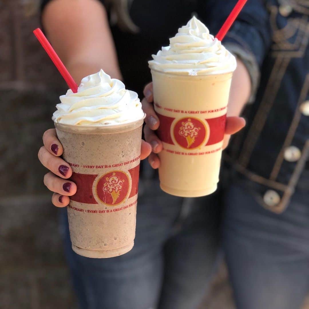 コールド・ストーン・クリーマリーのインスタグラム：「Just a little something to sweeten up your day 😋 Order your favorite Creation™, Cakes and Shakes online today! Click link in bio to order!」