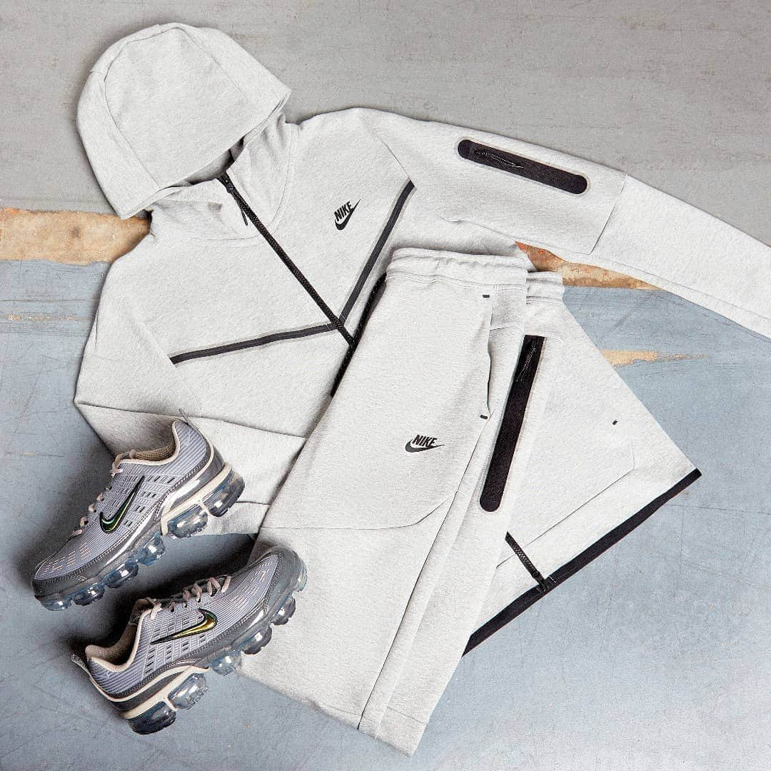 FOOTASYLUMさんのインスタグラム写真 - (FOOTASYLUMInstagram)「Give your look the swoosh treatment! 🔥  Pair the @nikesportswear Tech Fleece Full Zip Hoodie & Pants with VaporMax 360! #Footasylum #Nike #TechFleece #Vapormax360」8月8日 1時05分 - footasylum