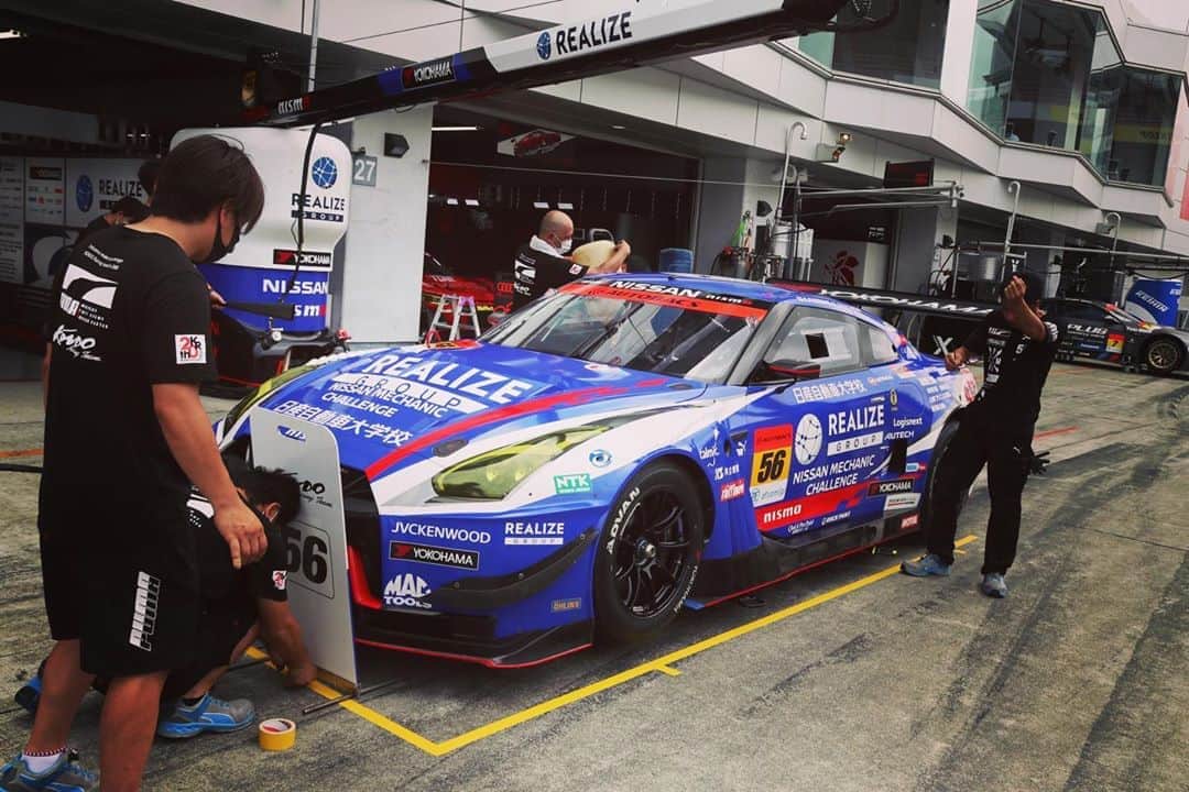 霧島聖子さんのインスタグラム写真 - (霧島聖子Instagram)「明日からSUPER GT Rd.2富士🗻 今回はそれぞれのおうちから KONDO Racing 24号車 56号車にエールを送りましょう！ 今日現地からお写真も届きました📸感謝 #KONDORacing #リアライズコーポレーション #リアライズガールズ #リアライズコーポレーションadvangtr #gtr #リアライズ日産自動車大学校gtr #24号車 #56号車」8月8日 1時06分 - seiko_kirishima