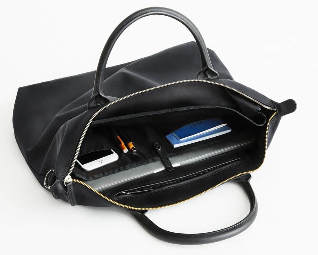 ウォントのインスタグラム：「Timeless & functional to its very core.  #wantlesessentiels #oharetote #timelessdesign #formandfunction」