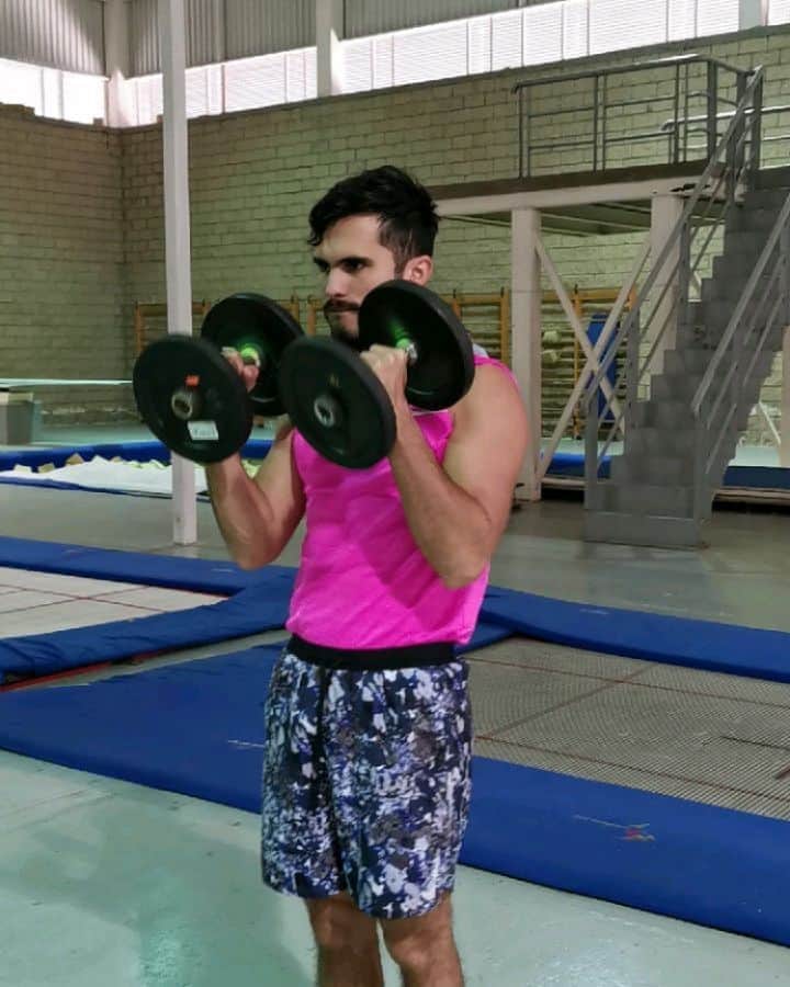 イヴァン・ガルシアのインスタグラム：「Como dicen por ahí ... Es #sinmiedoalexito  #elperrotemayor 🔥💪🏻🤣 @paulkingsuarez.oficial」