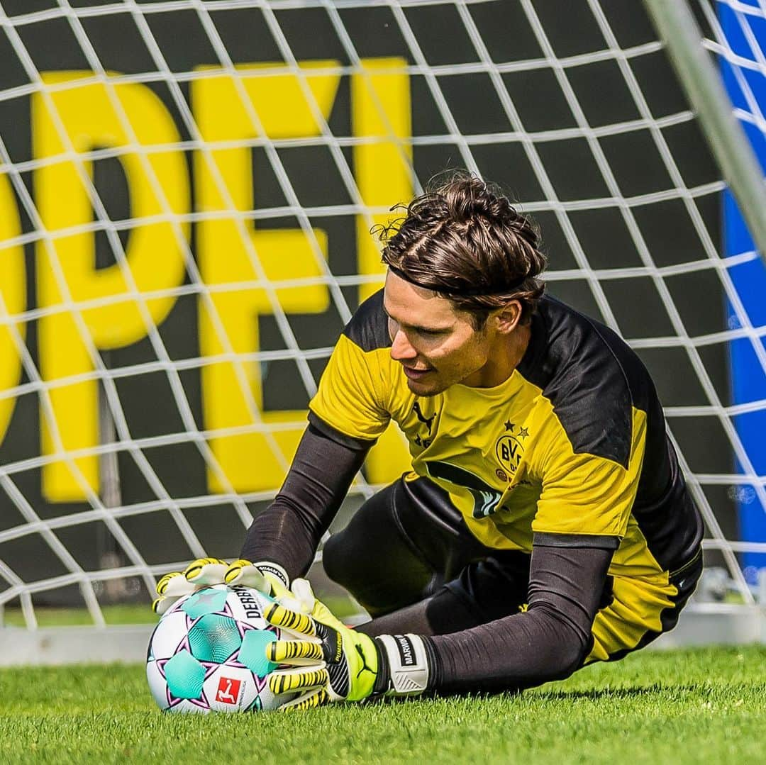 マルヴィン・ヒッツのインスタグラム：「☀️ 😅⚽️ @bvb09」