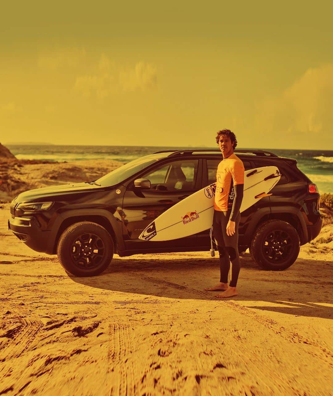 ジョーディ・スミスのインスタグラム：「Can’t wait to get back on the quest for the @Jeep yellow jersey. I’ll be tuning in to watch the Rumble at the Ranch, will you? #seeingyellow #jeepwsl #jeep #wsl #ad」