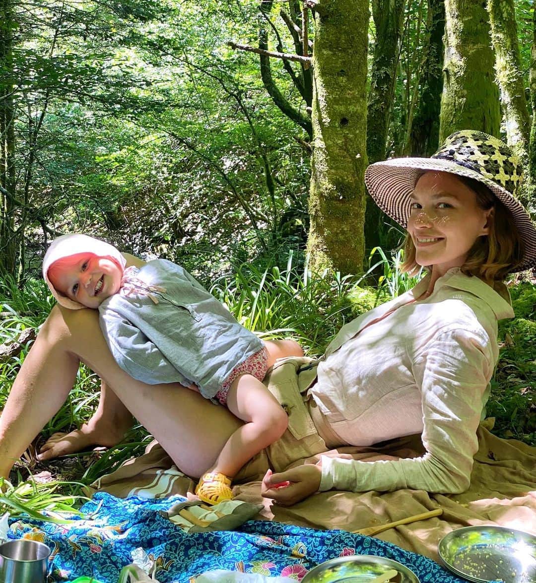 アリゾナ・ミューズのインスタグラム：「Nature baby 👶🌿」