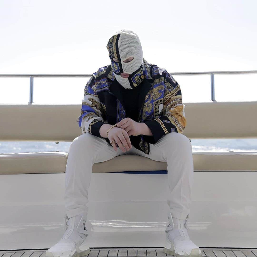 スウェアさんのインスタグラム写真 - (スウェアInstagram)「@kalash.criminel wearing the SWEARxAgent33 Fatalis sneaker in total white on set for his latest video clip J'ai Quitté🔥 Find it available at farfetch.com」8月8日 1時43分 - swearlondon