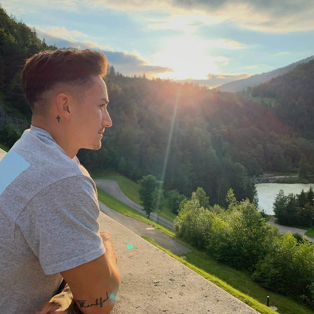マゼル・ニューエンのインスタグラム：「Have a nice Weekend ✌🏼☀️」