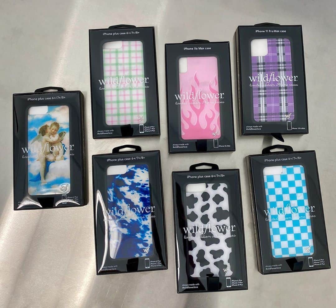 LOCAL HEROESさんのインスタグラム写真 - (LOCAL HEROESInstagram)「It’s to dress your iPhone 📱 big restock and new designs of @wildflowercases directly from LA on our site live now!」8月8日 1時44分 - localheroes