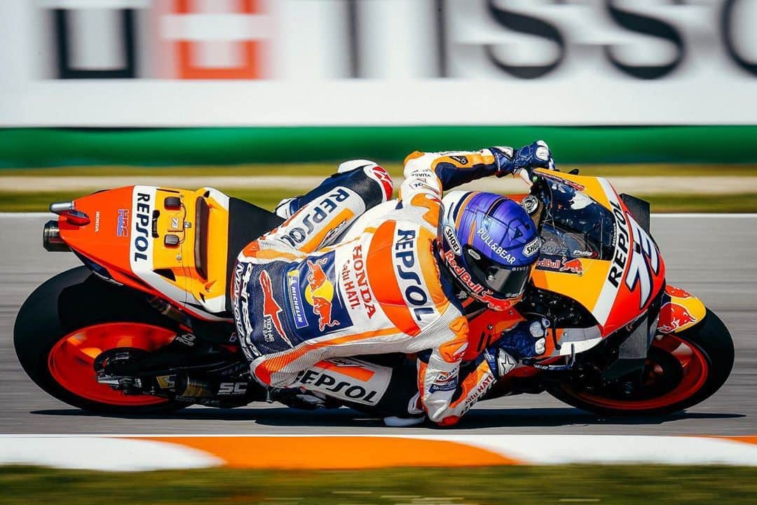 レプソル・ホンダのインスタグラム：「Style check 💪 ⠀⠀⠀⠀⠀⠀⠀⠀⠀ 🇨🇿 #CzechGP #MotoGP #AM73 #AlexMarquez #SB6 #StefanBradl #Racing #Repsol #Honda #Racing #RepsolHonda #HRC #RC213V #ThePowerOfDreams #Racing #Motorcycle #Team #OneHeart」