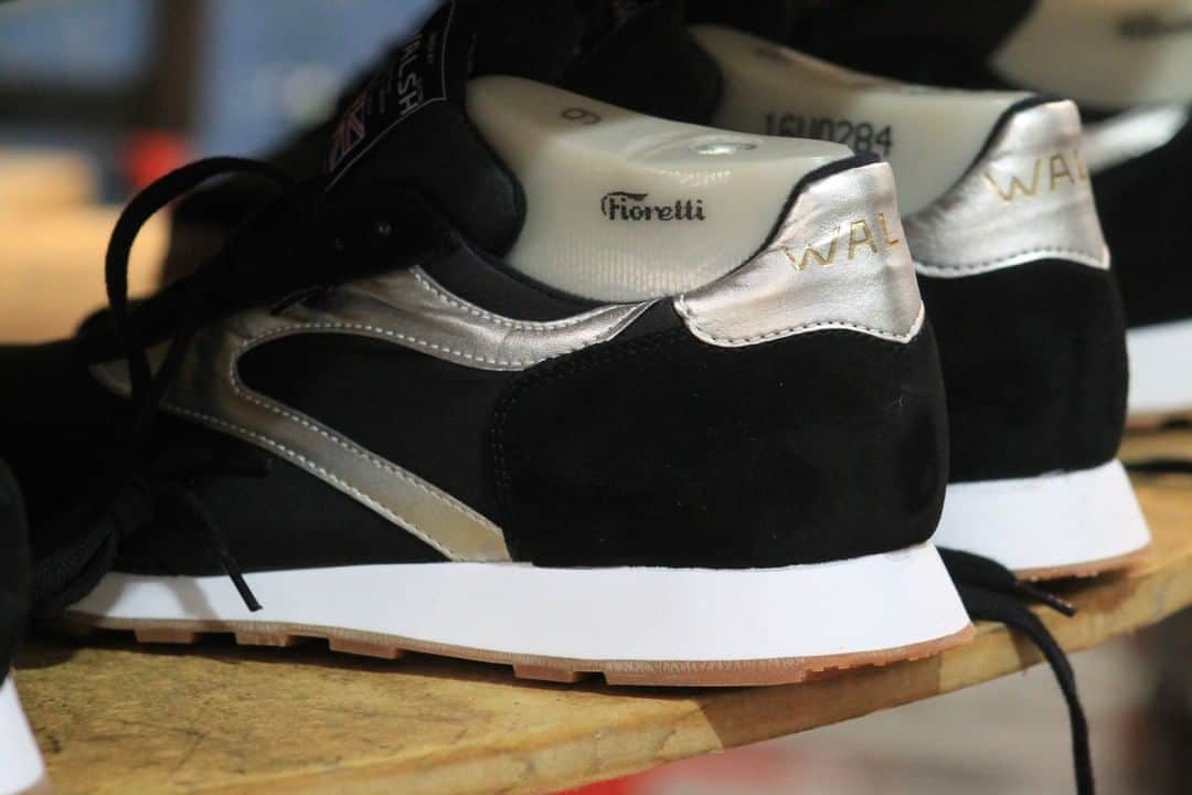 ウォルシュのインスタグラム：「Discover the Horwich Online 👟 . . . #normanwalshuk #normanwalsh #britishmanufacturing #madeinbritain #ukmfg #shoes #footwear #sneakers」