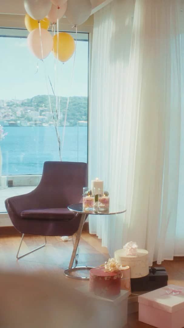 Elcin Sanguのインスタグラム：「@iyigundekotugunde.startv  @startv @o3medya  @pelinkaramehmetoglu」
