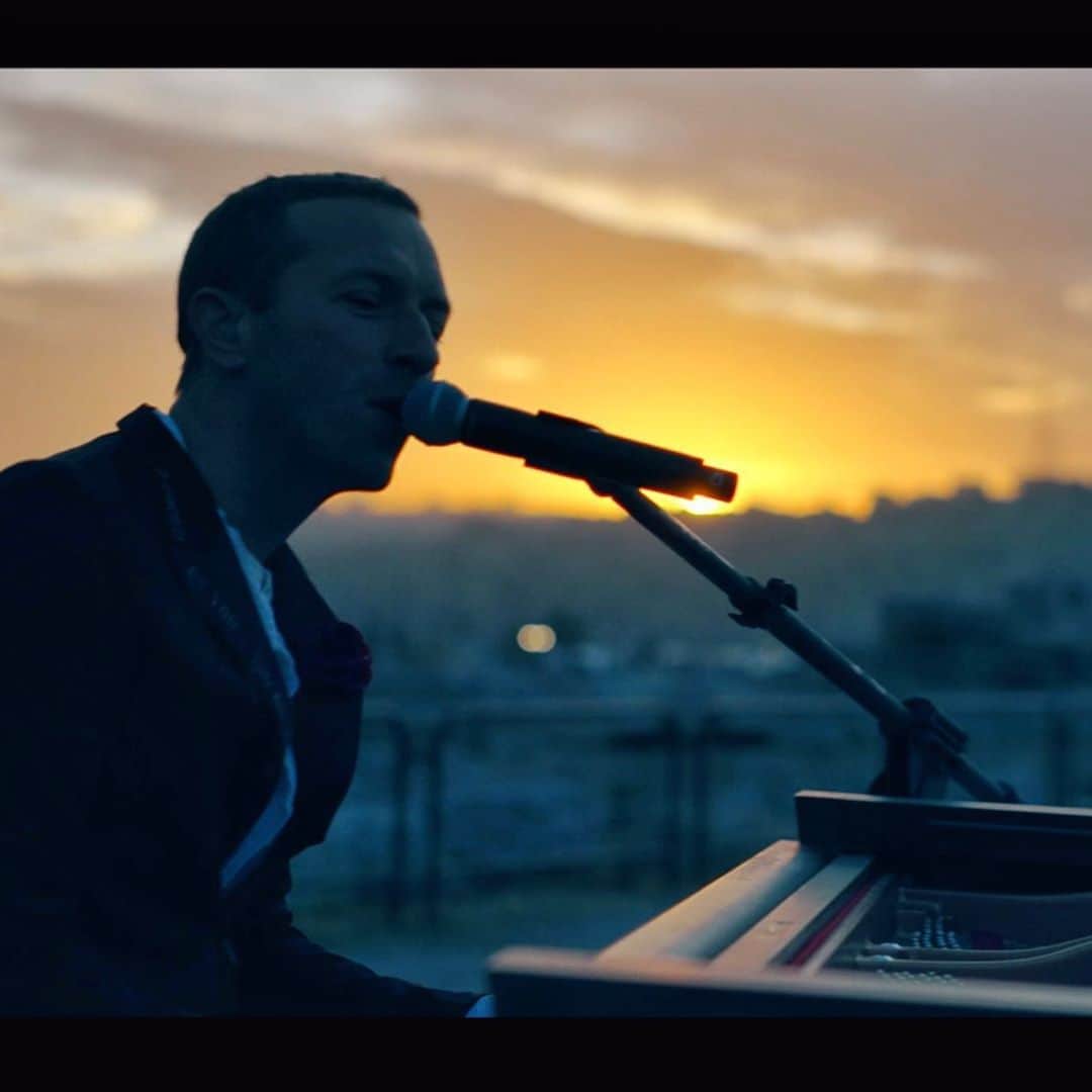 Coldplayのインスタグラム：「For the first time, the complete Everyday Life Live In Jordan film (Sunrise & Sunset performances) is now available on Youtube - via link in bio.  Performed and broadcast live on album release day - Nov 22, 2019. Directed by @pauldugdale. A mad idea that actually worked! PH #Coldplay #EverydayLife」