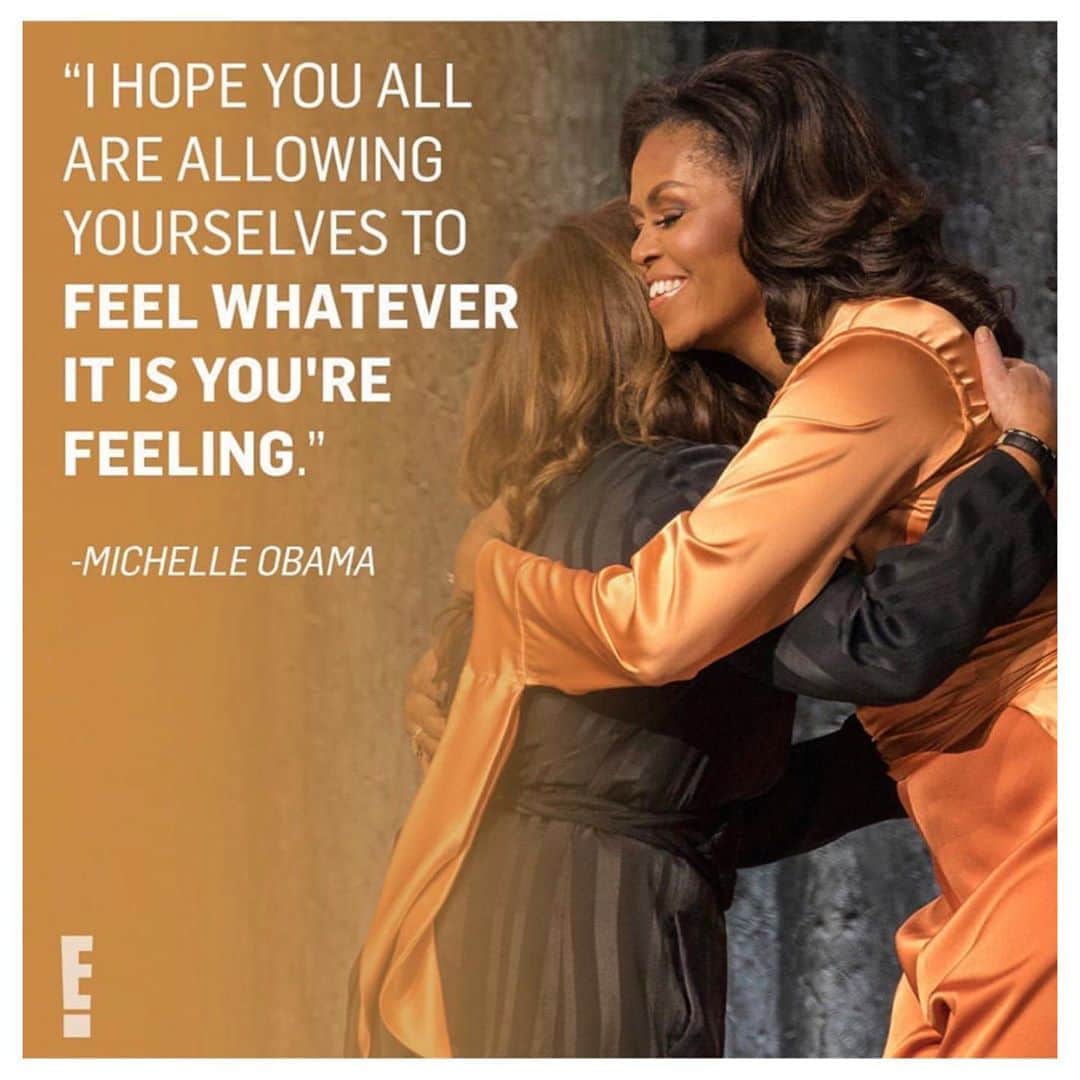 レイチェル・レイさんのインスタグラム写真 - (レイチェル・レイInstagram)「👆🏻= that time @michelleobama wrapped her arms around me...gives me all the feels😍😭✨ #MichelleObamaPodcast  ——  Repost: @enews — “These words were like a hug we didn’t know we needed…Just sharing in case anyone else out there needed this hug too. ❤️ (📷: @gettyimages)”」8月8日 2時11分 - rachaelray