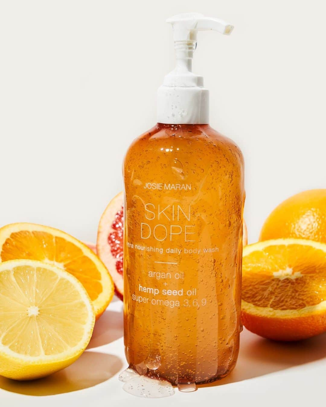 ジョジー・マランさんのインスタグラム写真 - (ジョジー・マランInstagram)「NEW scent alert🍋🍊🍋🍊California Citrus🍋🍊🍋🍊comes to our Skin Dope Ultra Nourishing Daily Wash!  Inspired by Josie’s favorite morning ritual (orange juice with a squeeze of lime), this juicy scent brings summer to your shower.  Link in bio to learn more. #skincare #naturalskincare #cleanbeauty #vegan #hempseeds #greenbeauty」8月8日 2時26分 - josiemaran