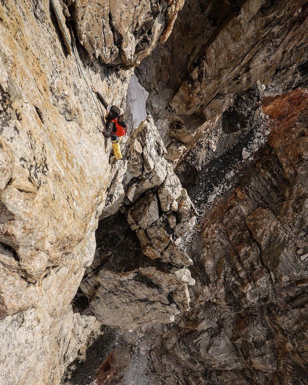 ジミー・チンさんのインスタグラム写真 - (ジミー・チンInstagram)「Always great to share the mountain stoke w friends. Epic week climbing in the Tetons w @brielarson and @risemovement last summer. A lot of people say they want to come climb the Grand. Few actually show up! Made a fun little home vid of our time. Might have been a little sandbagging involved 😂 Check it at Brie’s YouTube Channel. Link in bio.」8月8日 2時18分 - jimmychin