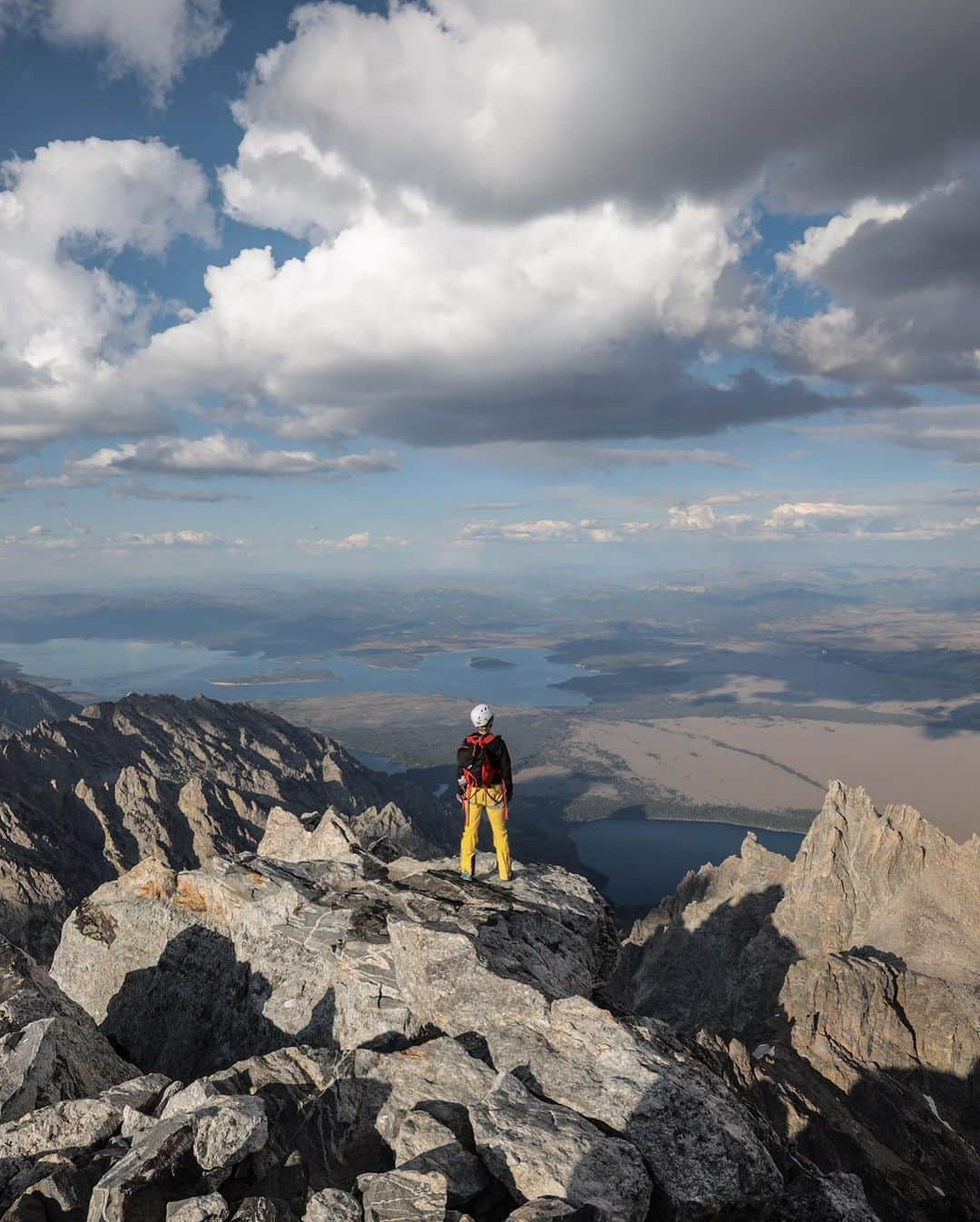 ジミー・チンさんのインスタグラム写真 - (ジミー・チンInstagram)「Always great to share the mountain stoke w friends. Epic week climbing in the Tetons w @brielarson and @risemovement last summer. A lot of people say they want to come climb the Grand. Few actually show up! Made a fun little home vid of our time. Might have been a little sandbagging involved 😂 Check it at Brie’s YouTube Channel. Link in bio.」8月8日 2時18分 - jimmychin