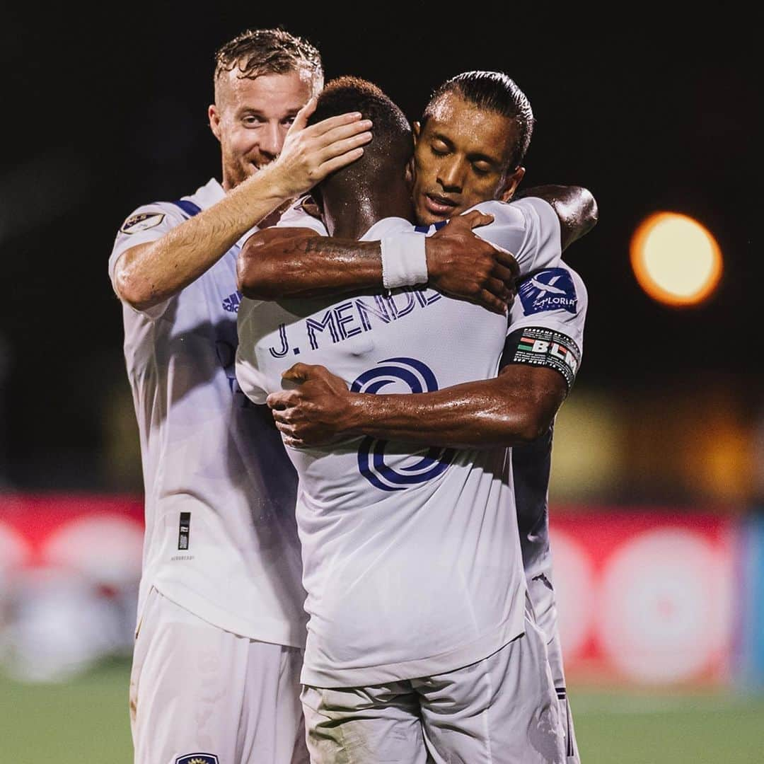 ナニさんのインスタグラム写真 - (ナニInstagram)「We did it! We're in the final 🙏🏽🙏🏽🙏🏽💪🏽💪🏽💪🏽 #MLSisBack #Final #VamosOrlando #WellDone」8月8日 2時30分 - luisnani