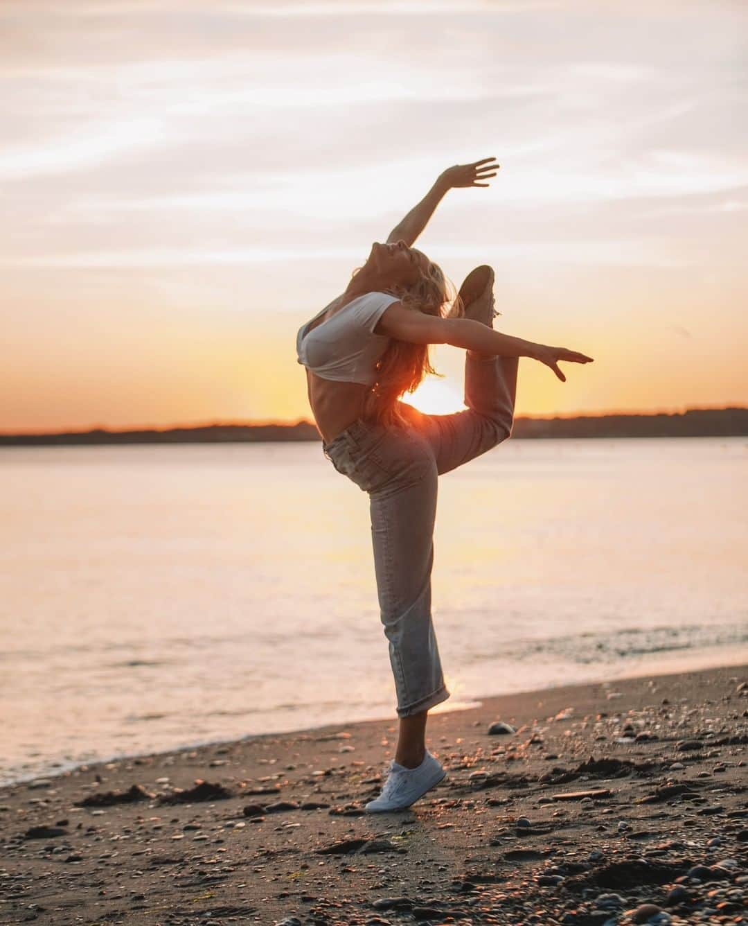 Sports Illustrated Swimsuitさんのインスタグラム写真 - (Sports Illustrated SwimsuitInstagram)「Of course @camillekostek's #feelgoodfuel is when she's #nevernotdancing! Join her today at 6PM ET for a dance class and Q&A! Who's joining?⁠ ⁠」8月8日 2時37分 - si_swimsuit