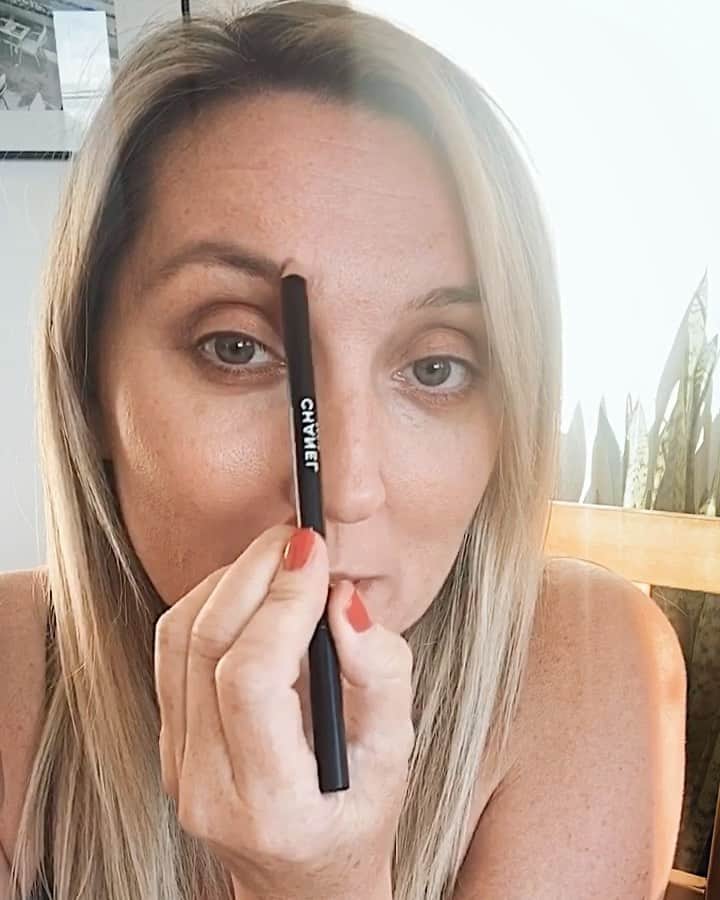 JO BAKERのインスタグラム：「S U M M E R • G L O W  Head over to @welovecoco stories to see me create a #glowing #summertime skin with a soft  #smoldering apricot and taupe #smokeyeye using their new #lesbeiges  collection!! #makeup by me #jobakermakeupartist using @welovecoco #welovecoco #workingwithchanel 💋」